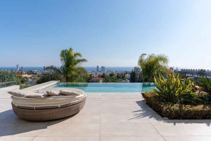 Image No.2-6 Bed Villa for sale