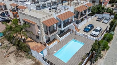 Semi Detached Villa For Sale  in  Kato Paphos - Universal