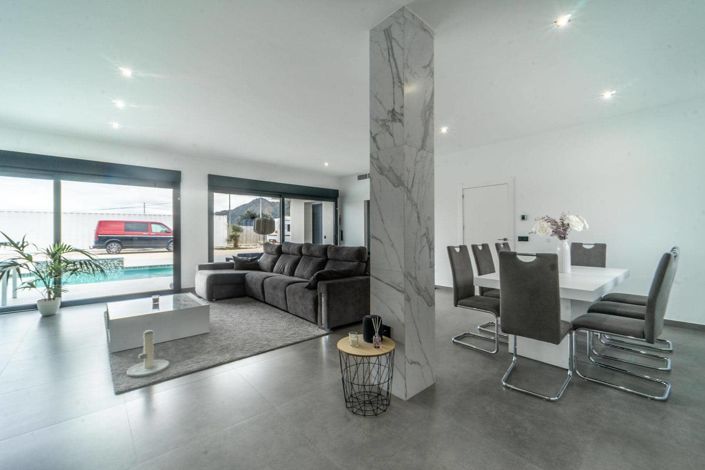 Image No.14-4 Bed Villa for sale