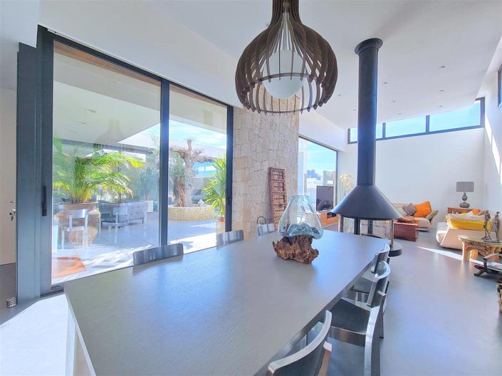 Image No.10-3 Bed Villa for sale