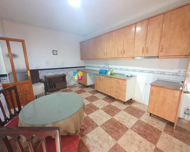 Image No.18-3 Bed Townhouse for sale