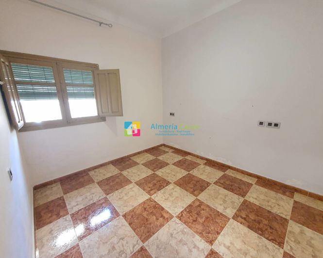 Image No.8-3 Bed Townhouse for sale