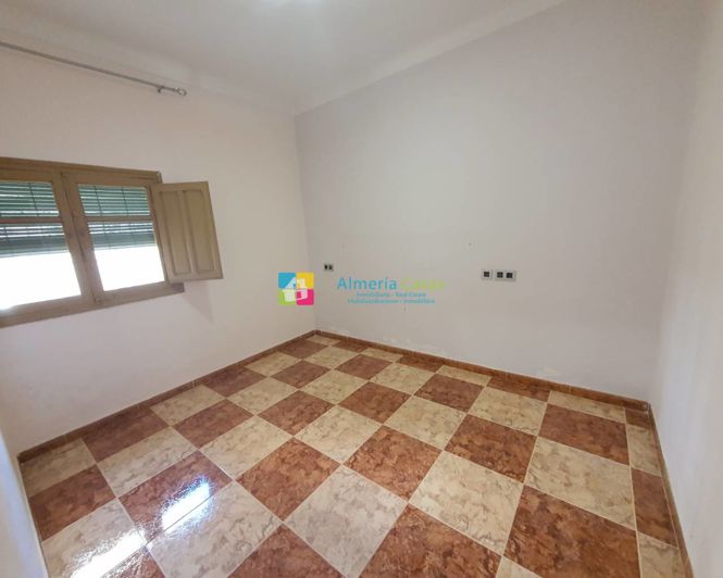 Image No.9-3 Bed Townhouse for sale