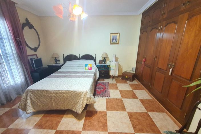 Image No.29-3 Bed Townhouse for sale