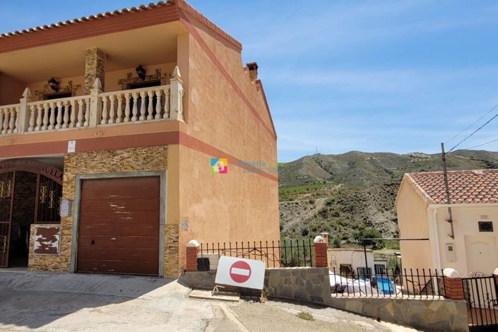 Image No.3-4 Bed Villa for sale