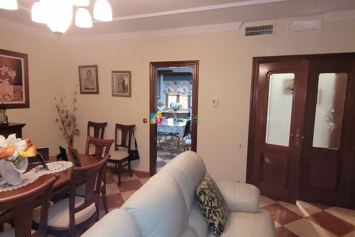 Image No.12-5 Bed Townhouse for sale