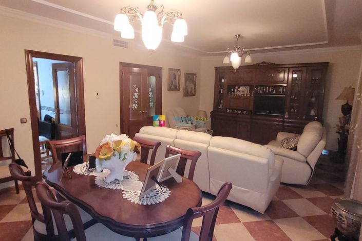 Image No.14-5 Bed Townhouse for sale