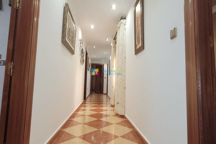 Image No.18-5 Bed Townhouse for sale