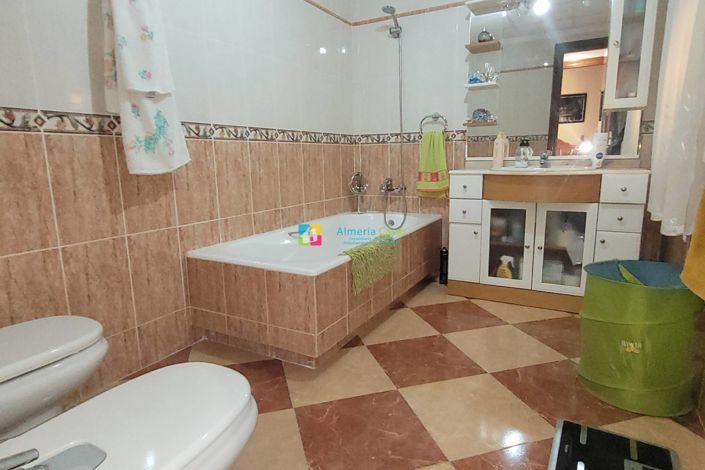 Image No.25-5 Bed Townhouse for sale