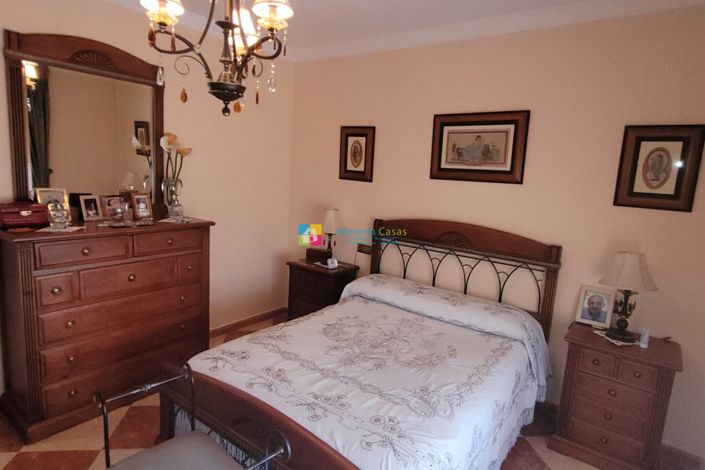 Image No.30-5 Bed Townhouse for sale