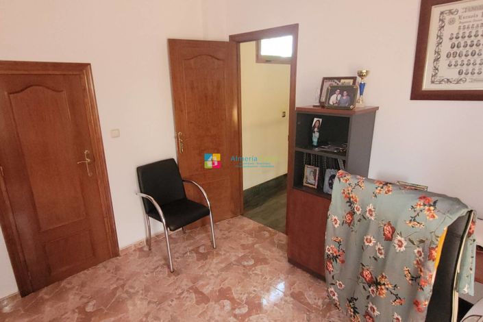 Image No.45-5 Bed Townhouse for sale