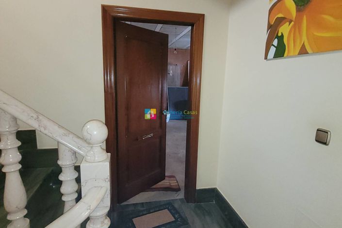 Image No.48-5 Bed Townhouse for sale