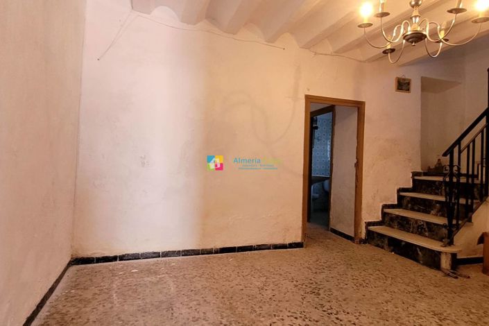 Image No.11-7 Bed Townhouse for sale