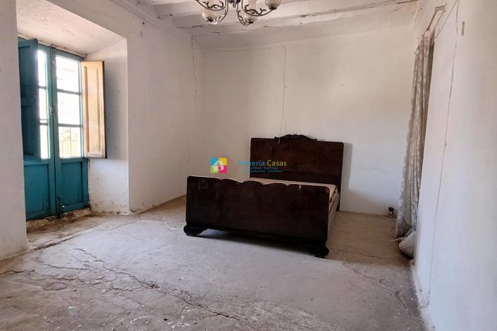 Image No.24-7 Bed Townhouse for sale