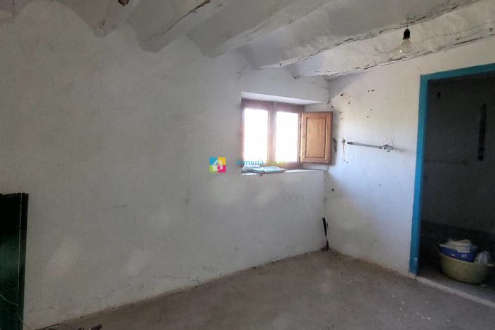 Image No.30-7 Bed Townhouse for sale