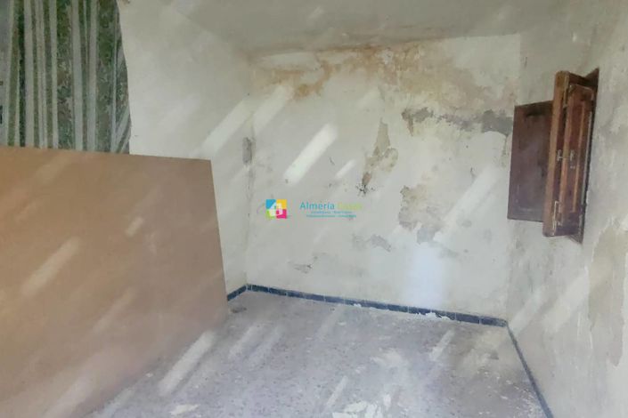 Image No.32-7 Bed Townhouse for sale