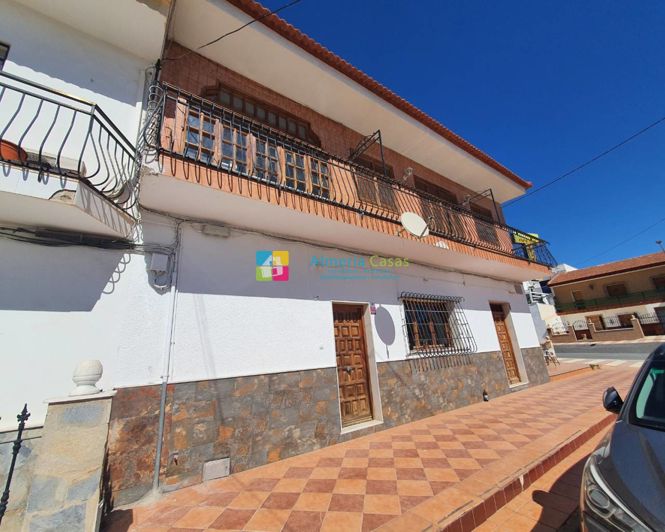 Image No.2-Maison de ville de 4 chambres à vendre à Almanzora