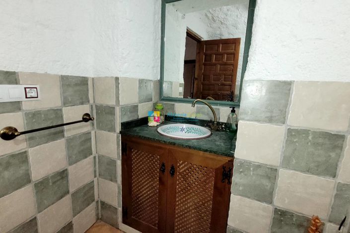 Image No.19-4 Bed House for sale