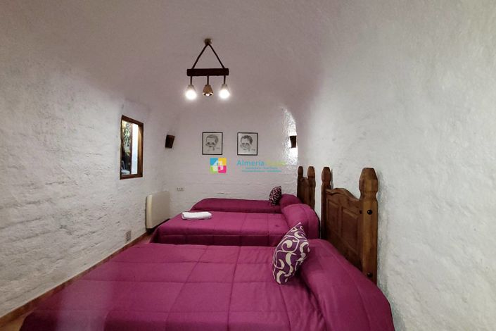 Image No.21-4 Bed House for sale