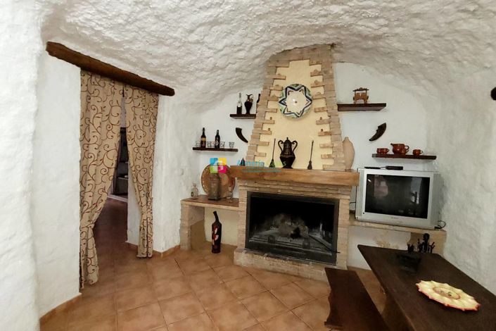 Image No.26-4 Bed House for sale