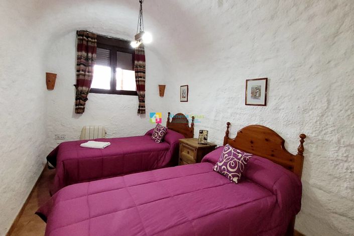 Image No.33-4 Bed House for sale