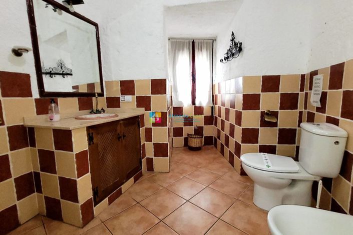 Image No.35-4 Bed House for sale