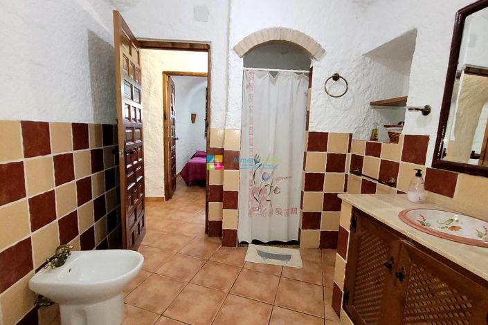 Image No.36-4 Bed House for sale