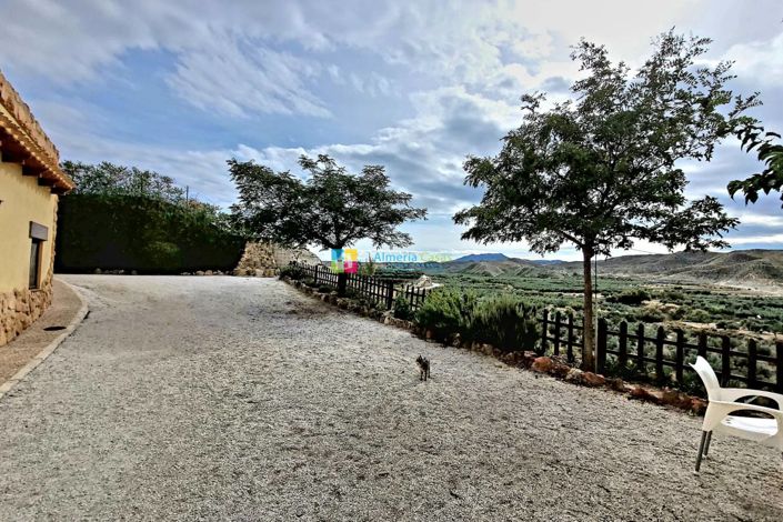 Image No.40-4 Bed House for sale