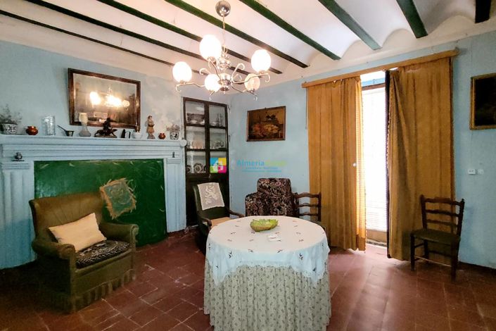 Image No.16-9 Bed Townhouse for sale