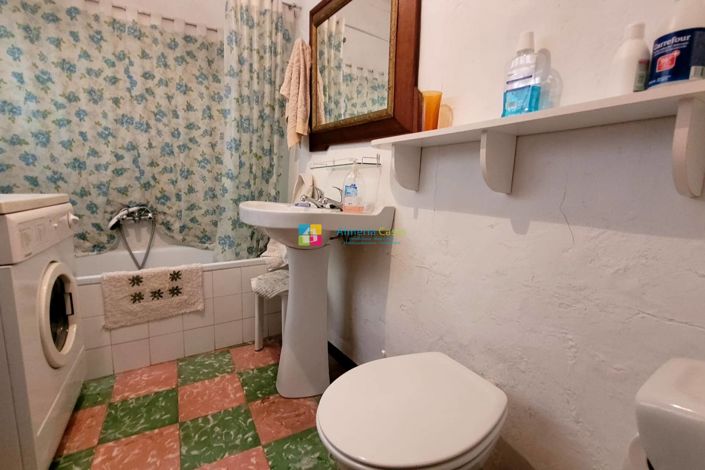 Image No.19-9 Bed Townhouse for sale