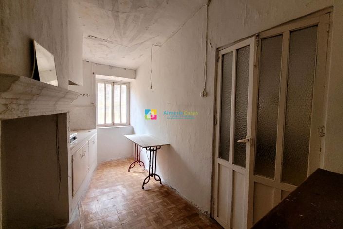 Image No.27-9 Bed Townhouse for sale