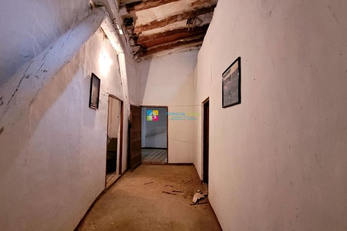 Image No.30-9 Bed Townhouse for sale