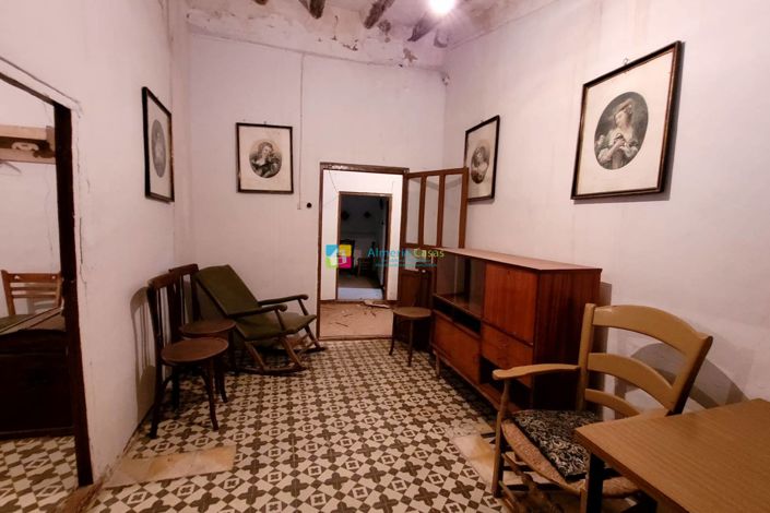 Image No.33-9 Bed Townhouse for sale