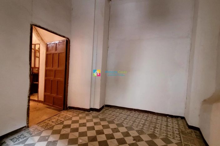 Image No.37-9 Bed Townhouse for sale