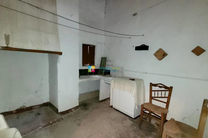 Image No.38-9 Bed Townhouse for sale