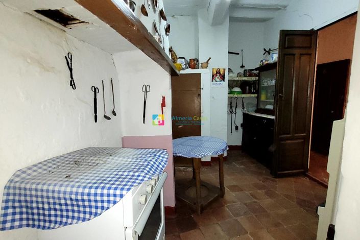 Image No.5-9 Bed Townhouse for sale