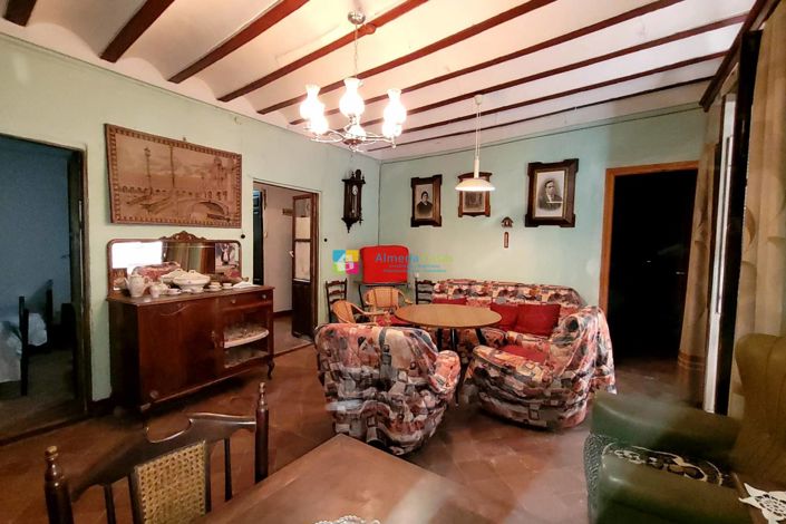 Image No.7-9 Bed Townhouse for sale