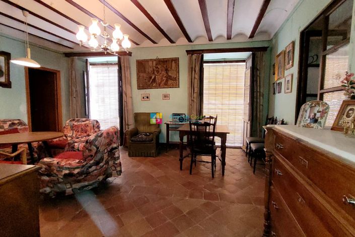 Image No.8-9 Bed Townhouse for sale