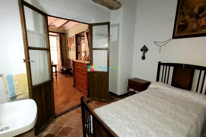 Image No.9-9 Bed Townhouse for sale