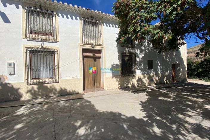 Image No.2-Maison de campagne de 3 chambres à vendre à Oria