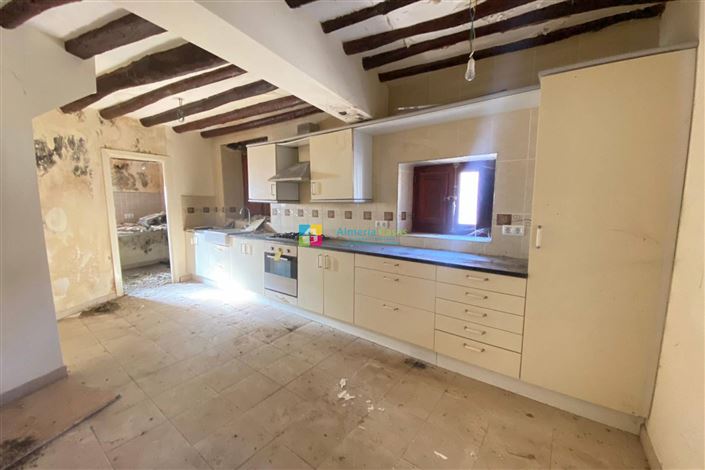 Image No.10-4 Bed Townhouse for sale