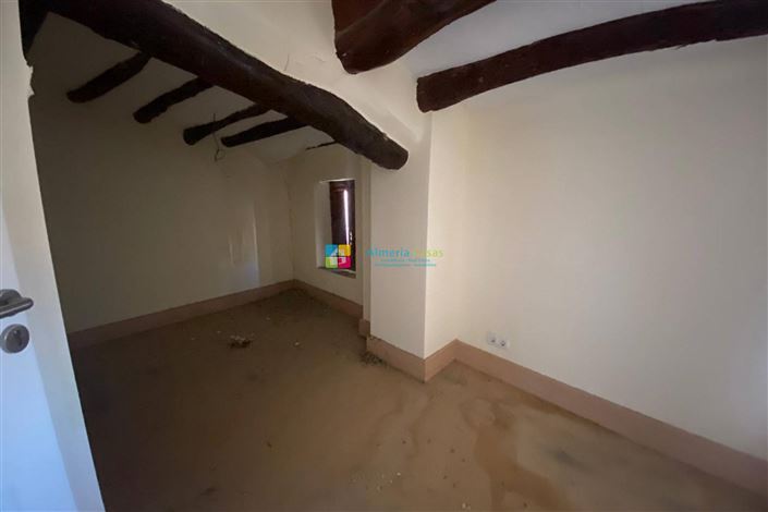 Image No.17-4 Bed Townhouse for sale