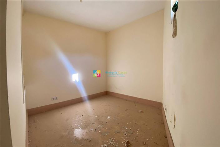 Image No.27-4 Bed Townhouse for sale