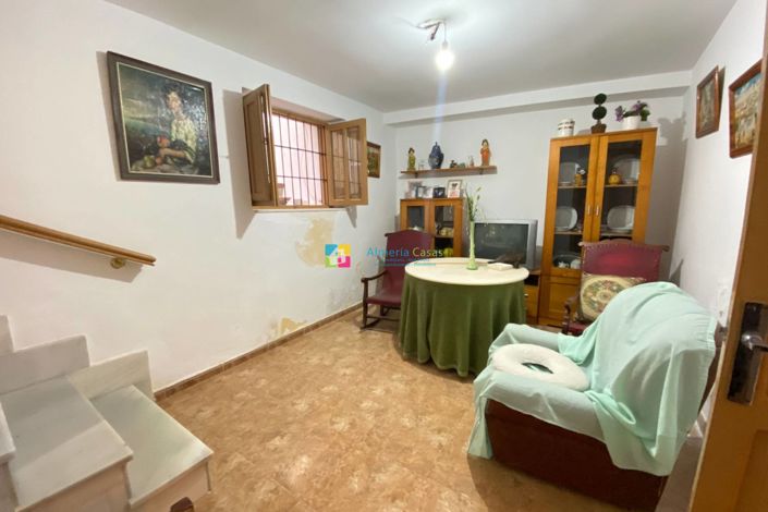 Image No.8-6 Bed Townhouse for sale