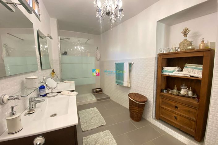 Image No.14-3 Bed Townhouse for sale