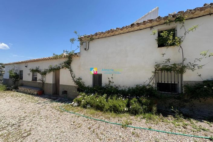 Image No.2-Maison de campagne de 4 chambres à vendre à Velez-Rubio