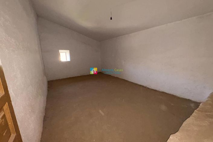 Image No.14-Maison de campagne de 4 chambres à vendre à Oria