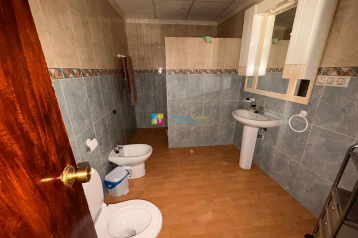 Image No.11-5 Bed Townhouse for sale