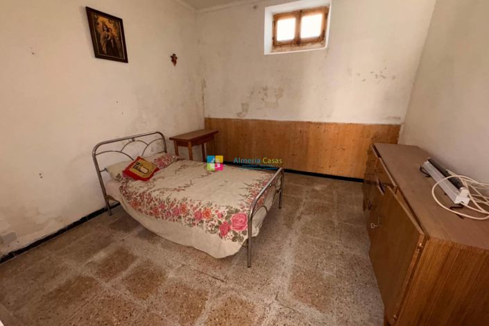 Image No.14-5 Bed Townhouse for sale