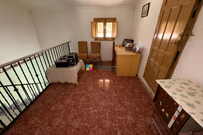 Image No.21-5 Bed Townhouse for sale